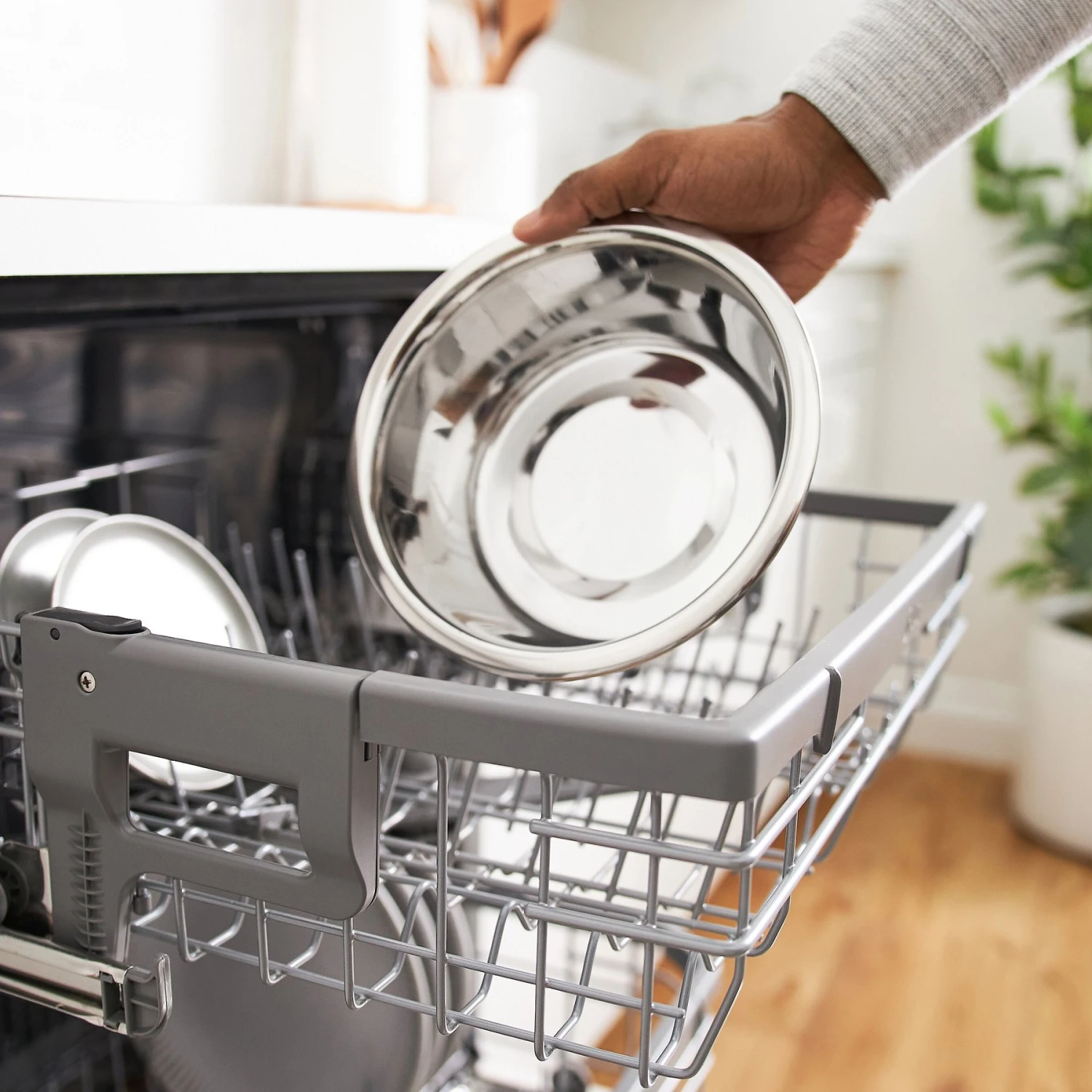 Frisco Black Iron Non-Skid Stainless Steel Dog & Cat Bowl 7 Frisco Black Iron Non-Skid Stainless Steel Dog & Cat Bowl - Image 7