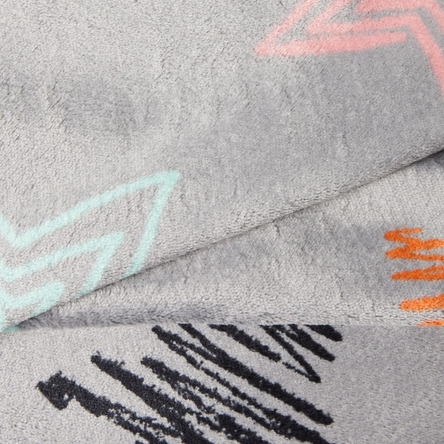 Frisco Plush Cat & Dog Throw Blanket 4 Frisco Plush Cat & Dog Throw Blanket - Image 4